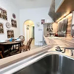 Paris Fuer 4 Mit Kueche Und Wifi Essen