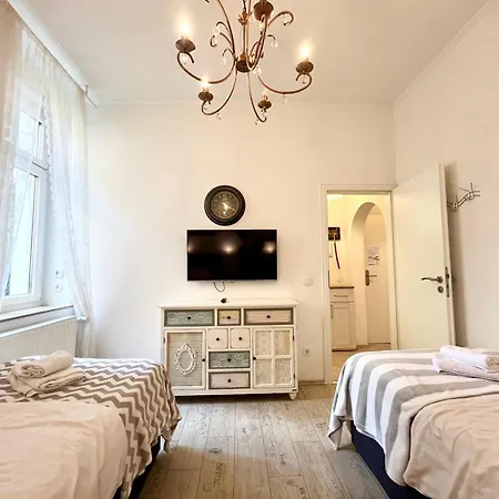 Apartment Paris Fuer 4 Mit Kueche Und Wifi Essen