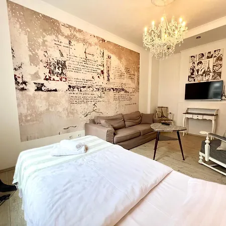 Paris Fuer 4 Mit Kueche Und Wifi