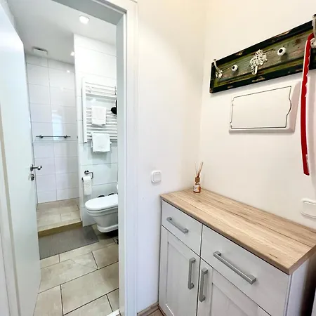 Apartment Paris Fuer 4 Mit Kueche Und Wifi