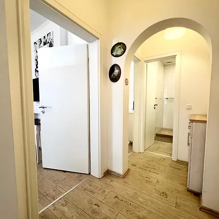 Paris Fuer 4 Mit Kueche Und Wifi Lejlighed *