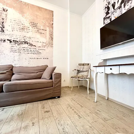 Apartment Paris Fuer 4 Mit Kueche Und Wifi *
