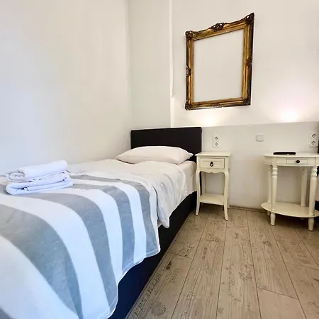 Paris Fuer 4 Mit Kueche Und Wifi Lejlighed *