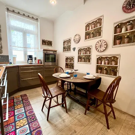 Apartment Paris Fuer 4 Mit Kueche Und Wifi Essen
