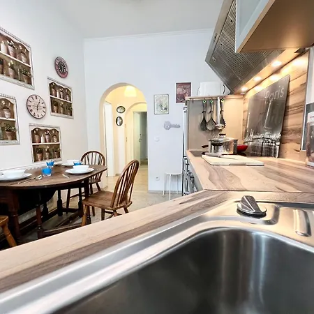 Paris Fuer 4 Mit Kueche Und Wifi Essen