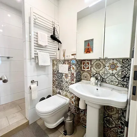 Apartment Paris Fuer 4 Mit Kueche Und Wifi *