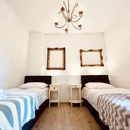 Apartment Paris Fuer 4 Mit Kueche Und Wifi Essen