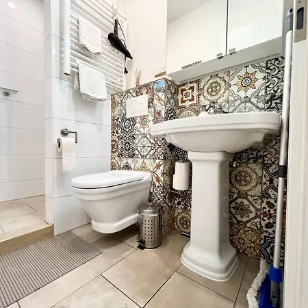 Paris Fuer 4 Mit Kueche Und Wifi