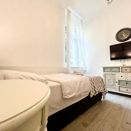 Paris Fuer 4 Mit Kueche Und Wifi Апартаменты