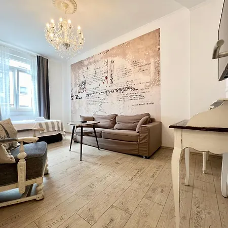 Apartment Paris Fuer 4 Mit Kueche Und Wifi Essen