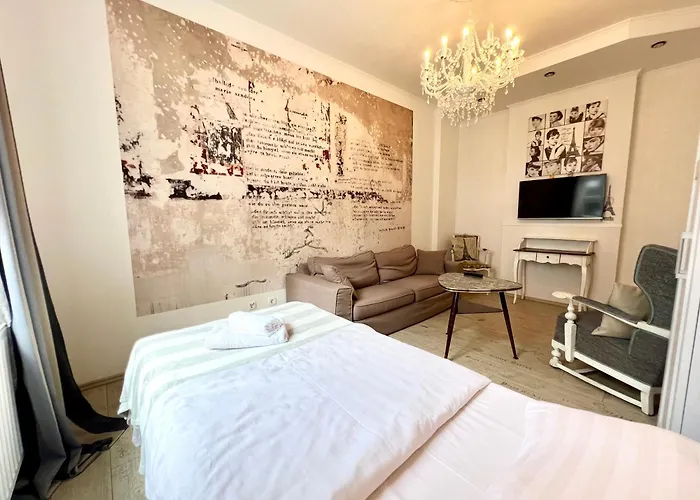 Paris Fuer 4 Mit Kueche Und Wifi