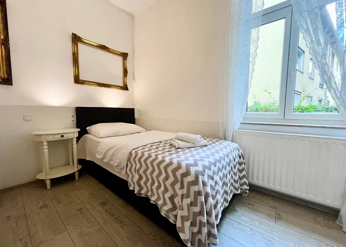 Paris Fuer 4 Mit Kueche Und Wifi * エッセン