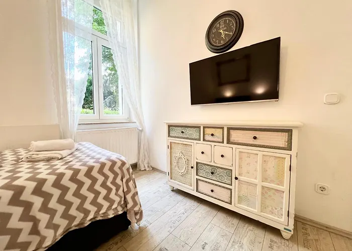 Paris Fuer 4 Mit Kueche Und Wifi * エッセン