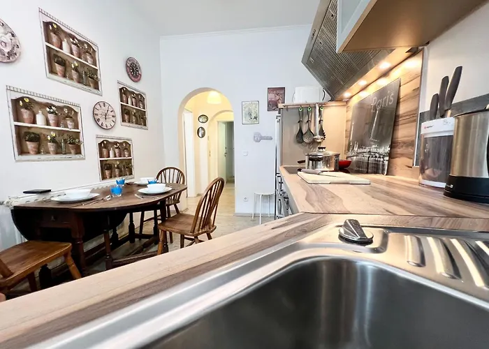 Paris Fuer 4 Mit Kueche Und Wifi 埃森